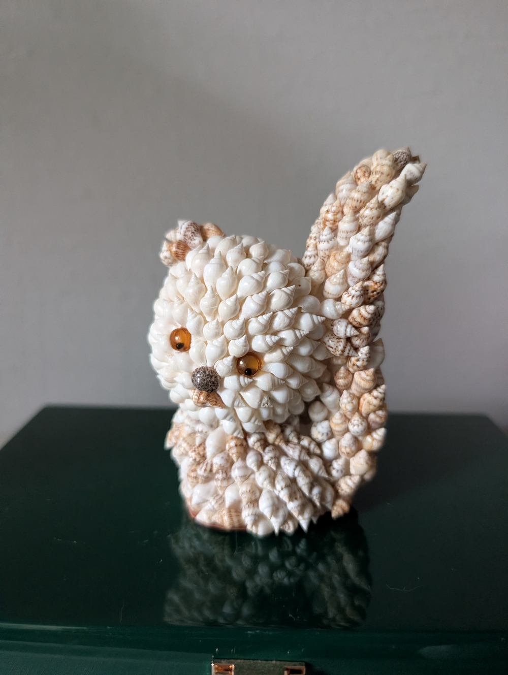 Vintage 90's Seashell Encrusted Cat Figurine - Picture 2 of 9